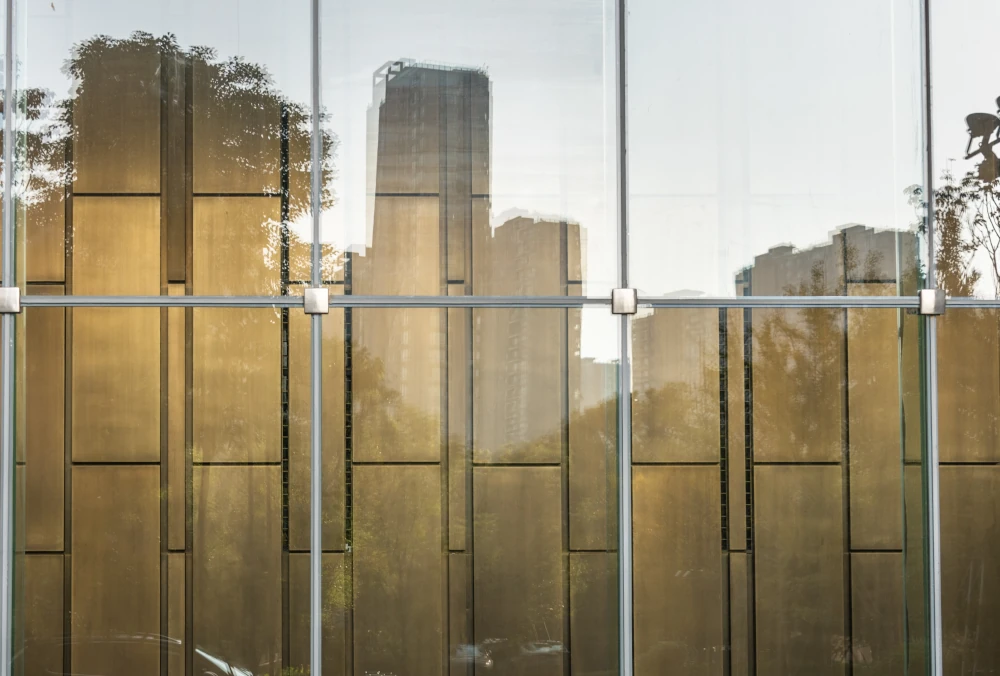 Close-up on a large glass window, with a natural light reflection from the outside.