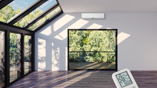 Interior of a large luxury living room, with a thermometer showing the temperature and reinforcing the importance of installing energy-efficient windows and doors